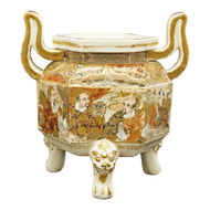 JAPANESE SATSUMA CENSER WITH ARMS MEIJI PERIOD, LATE 19TH CENTURY, CERAMIC