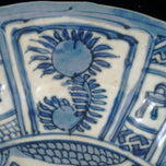 CHINESE MING WANLI KRAAK CHARGER 16TH CENTURY, CHINA, PORCELAIN
