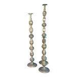 THREE VINTAGE ORNATE INDIAN CAST BRASS FLOOR-STANDING CANDLE PILLARS/STANDS, 1970S