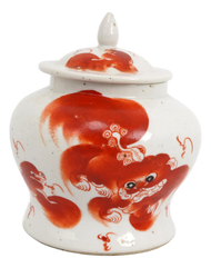 CHINESE QING/REPUBLIC LIDDED PORCELAIN JAR WITH RED FOO LION AND SCRIPT C 1900, EARLY 20TH CENTURY, CHINA