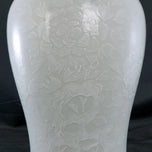 1920S JAPANESE BIANCO SOPRA BIANCO WHITE PORCELAIN VASE