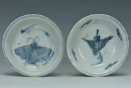 TWO MING DYNASTY BLUE AND WHITE DISHES WANLI PERIOD