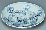 A MING DYNASTY BLUE AND WHITE FIGURAL DISH 16TH CENTURY