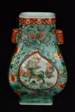 A QING DYNASTY FAMILLE ROSE VASE 19TH CENTURY