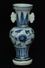 A MING DYNASTY BLUE AND WHITE VASE 16TH CENTURY