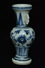 A MING DYNASTY BLUE AND WHITE VASE 16TH CENTURY