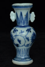 A MING DYNASTY BLUE AND WHITE VASE 16TH CENTURY