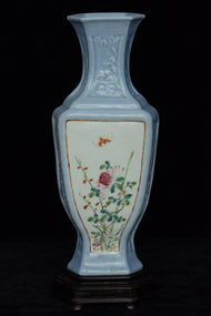 A LATE QING DYNASTY FAMILLE ROSE VASE QIANLONG MARK AND STAND