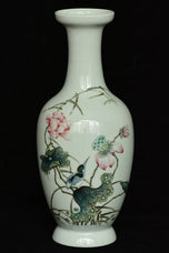 A QING DYNASTY FAMILLE ROSE VASE QIANLONG MARK 19TH CENTURY