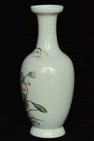 A QING DYNASTY FAMILLE ROSE VASE QIANLONG MARK 19TH CENTURY