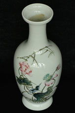 A QING DYNASTY FAMILLE ROSE VASE QIANLONG MARK 19TH CENTURY