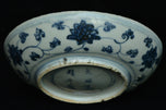 A LATE MING DYNASTY BLUE AND WHITE DISH JIAJING MARK