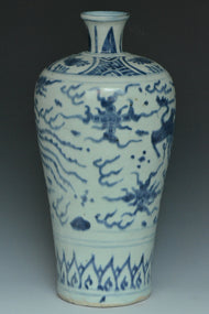 A LATE MING DYNASTY BLUE AND WHITE MEIPING VASE