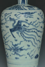 A LATE MING DYNASTY BLUE AND WHITE MEIPING VASE
