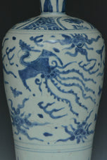 A LATE MING DYNASTY BLUE AND WHITE MEIPING VASE
