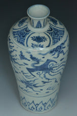 A LATE MING DYNASTY BLUE AND WHITE MEIPING VASE