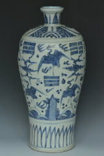 A LATE MING DYNASTY BLUE AND WHITE MEIPING VASE