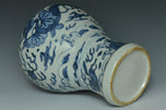 A LATE MING DYNASTY BLUE AND WHITE DRAGON VASE AND BOX