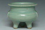 A SONG DYNASTY LONGQUAN CELADON TRIPOD INCENSE BURNER