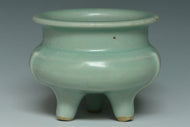 A SONG DYNASTY LONGQUAN CELADON TRIPOD INCENSE BURNER