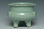 A SONG DYNASTY LONGQUAN CELADON TRIPOD INCENSE BURNER