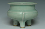A SONG DYNASTY LONGQUAN CELADON TRIPOD INCENSE BURNER