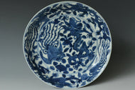 A MING DYNASTY BLUE AND WHITE DRAGON DISH WANLI MARK AND PERIOD AND BOX