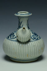 A LATE MING DYNASTY BLUE AND WHITE KENDI