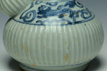 A LATE MING DYNASTY BLUE AND WHITE KENDI