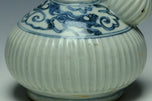 A LATE MING DYNASTY BLUE AND WHITE KENDI