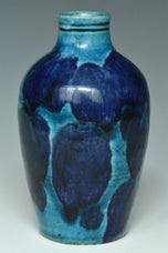 A QING DYNASTY VASE QIANLONG PERIOD AND BOX