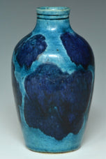 A QING DYNASTY VASE QIANLONG PERIOD AND BOX