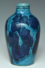 A QING DYNASTY VASE QIANLONG PERIOD AND BOX