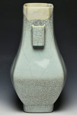 A QING DYNASTY GUAN TYPE VASE TONGZHI MARK AND PERIOD