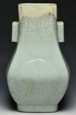 A QING DYNASTY GUAN TYPE VASE TONGZHI MARK AND PERIOD