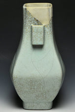 A QING DYNASTY GUAN TYPE VASE TONGZHI MARK AND PERIOD