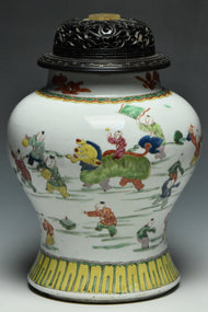 A QING DYNASTY FAMILLE ROSE BOYS JAR WITH WOODEN COVER YONGZHENG PERIOD