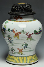 A QING DYNASTY FAMILLE ROSE BOYS JAR WITH WOODEN COVER YONGZHENG PERIOD