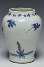 A MING DYNASTY BLUE AND WHITE JAR CHONGZHEN PERIOD AND BOX