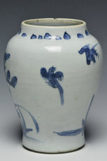 A MING DYNASTY BLUE AND WHITE JAR CHONGZHEN PERIOD AND BOX