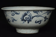 AN EARLY MING DYNASTY BLUE AND WHITE BOWL