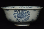 AN EARLY MING DYNASTY BLUE AND WHITE BOWL