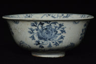 AN EARLY MING DYNASTY BLUE AND WHITE BOWL
