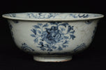 AN EARLY MING DYNASTY BLUE AND WHITE BOWL