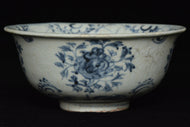 AN EARLY MING DYNASTY BLUE AND WHITE BOWL