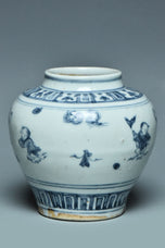 A MING DYNASTY BLUE AND WHITE BOYS JAR 16TH CENTURY AND BOX