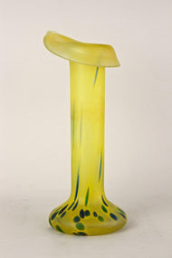 20TH CENTURY, BOHEMIAN GLASS, YELLOW ART NOUVEAU VASE, CZ, CA 1910